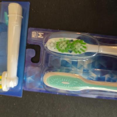 Oral-B Electric Toothbrush with Accessories Set