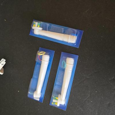 Oral-B Electric Toothbrush with Accessories Set
