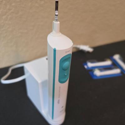 Oral-B Electric Toothbrush with Accessories Set
