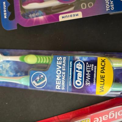 Oral-B Electric Toothbrush with Accessories Set