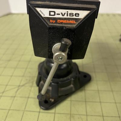 Dremel Rotating Tabletop Vise with Steel Crowbar