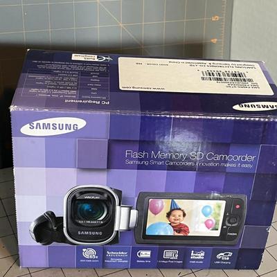 Samsung Flash Memory SD Camcorder Bundle