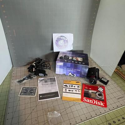 Samsung Flash Memory SD Camcorder Bundle