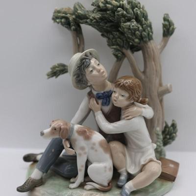 Lladro Figurine "Looking for Refuge"