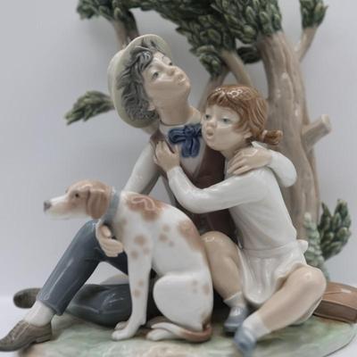 Lladro Figurine "Looking for Refuge"