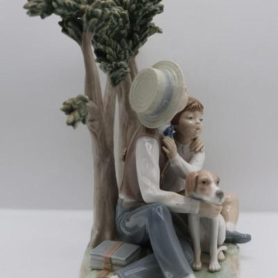 Lladro Figurine "Looking for Refuge"