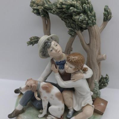 Lladro Figurine "Looking for Refuge"