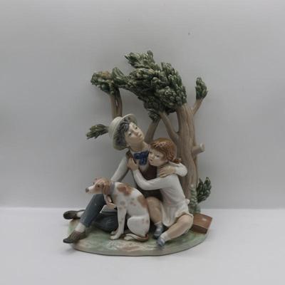 Lladro Figurine "Looking for Refuge"