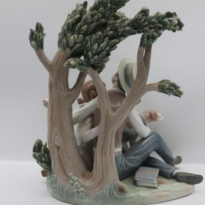 Lladro Figurine "Looking for Refuge"