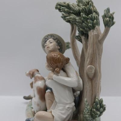 Lladro Figurine "Looking for Refuge"