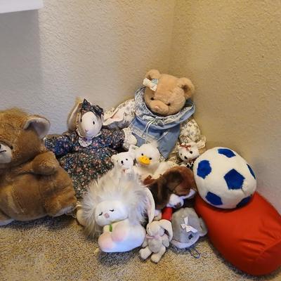 Plush Animal Lot with Moose Rug - Moose rug and a Bunch of friends!