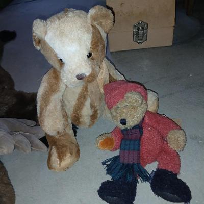 Plush Animal Lot with Moose Rug - Moose rug and a Bunch of friends!