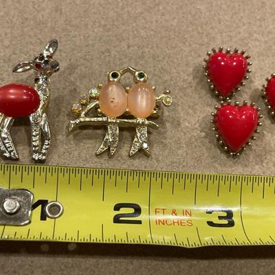 Small jelly belly and cluster pins