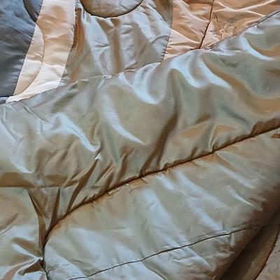 Elegant 5-Piece Embroidered Comforter Set – Queen Size