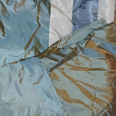 Elegant 5-Piece Embroidered Comforter Set – Queen Size
