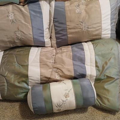 Elegant 5-Piece Embroidered Comforter Set – Queen Size