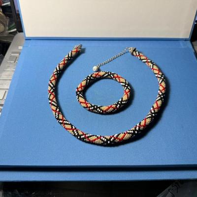 Adjustable Beaded Necklace & Bracelet Combo Preowned from an Estate in VG Condition as Pictured.