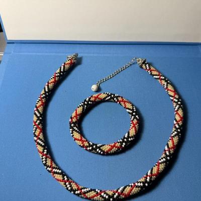 Adjustable Beaded Necklace & Bracelet Combo Preowned from an Estate in VG Condition as Pictured.