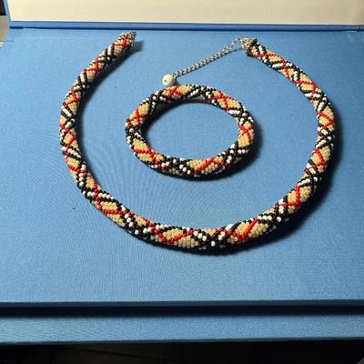 Adjustable Beaded Necklace & Bracelet Combo Preowned from an Estate in VG Condition as Pictured.