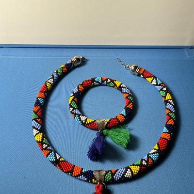 Adjustable Beaded Necklace & Bracelet Combo Preowned from an Estate in VG Condition as Pictured.