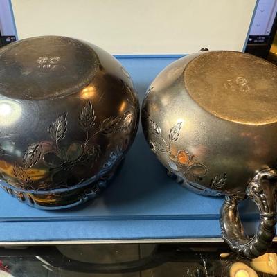 2-Vintage/Antique "MERIDEN B-COMPANY" Quadruple Plate Serving Pieces in Very Good Preowned Condition as Pictured.