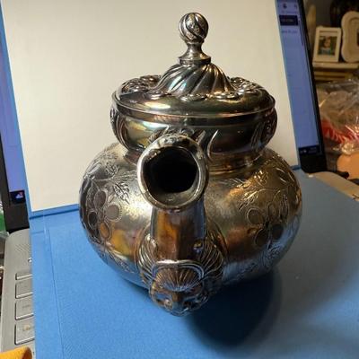 Vintage/Antique "MERIDEN B-COMPANY" Quadruple Plate Teapot #2 in Very Good Preowned Condition as Pictured.