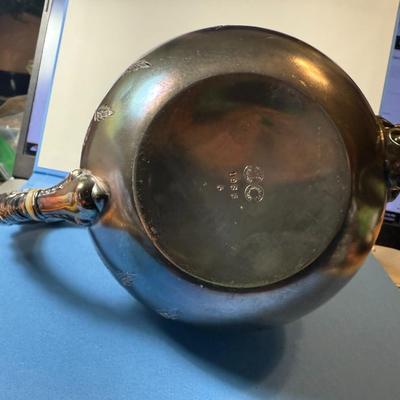 Vintage/Antique "MERIDEN B-COMPANY" Quadruple Plate Teapot #2 in Very Good Preowned Condition as Pictured.