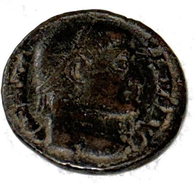 CONSTANTINE 307-337 ANCIENT ROMAN BRONZE COIN (CAMP GATE) AS PICTURED. DIME SIZED COIN. (COIN #14Z).