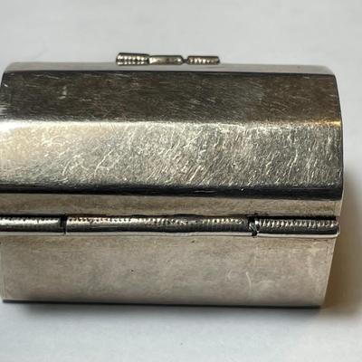 VINTAGE TAXCO MEXICO STERLING SILVER HINGED PILL BOX IN GOOD PREOWNED CONDITION.