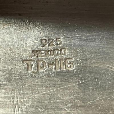 VINTAGE TAXCO MEXICO STERLING SILVER HINGED PILL BOX IN GOOD PREOWNED CONDITION.