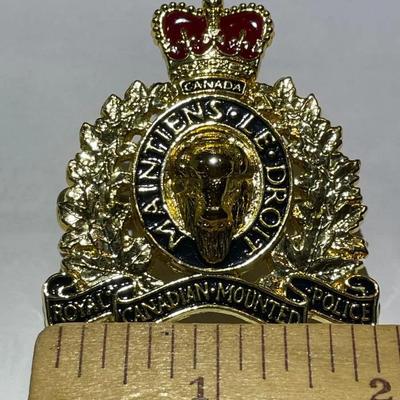Scarce RCMP Royal Canadian Mounted Police Cap Badge -Gilt & Enameled in VG Preowned Condition.