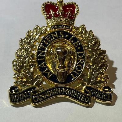 Scarce RCMP Royal Canadian Mounted Police Cap Badge -Gilt & Enameled in VG Preowned Condition.