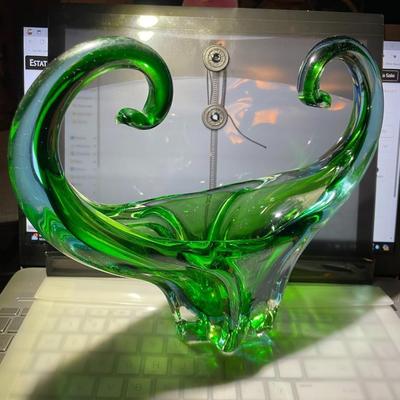 Vintage Mid-Century Modern Emerald Green Murano Art Glass Vase/Decor 10" Wide x 8" Tall in VG Preowned Condition. (No Sticker).