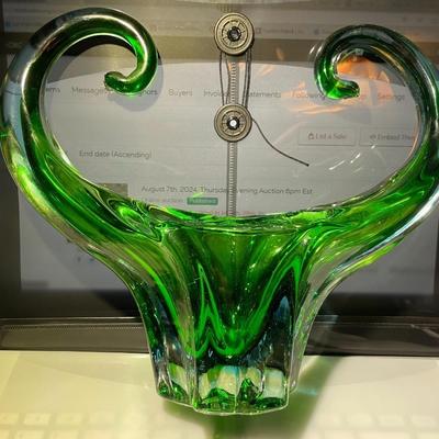 Vintage Mid-Century Modern Emerald Green Murano Art Glass Vase/Decor 10" Wide x 8" Tall in VG Preowned Condition. (No Sticker).