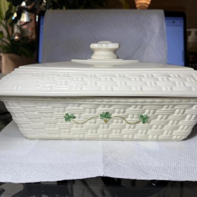 Retired Belleek Pottery (Ireland) 2-Quart Rectangular Porcelain Covered Casserole Bowl w/Shamrock Accents in VG Preowned Condition.