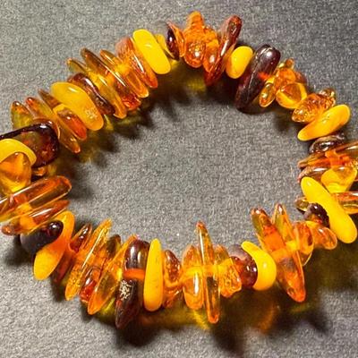 Vintage Genuine Baltic Amber Stretch Bracelet in VG Preowned Condition from an Estate, Standard Size and Approx 1/2" Wide.