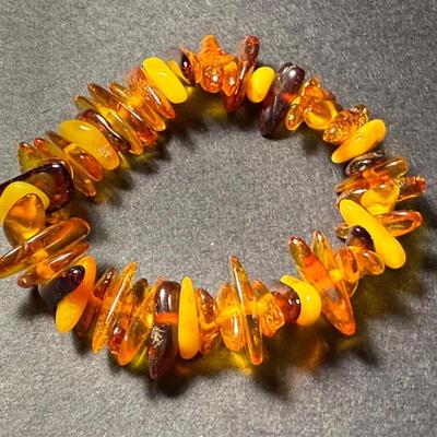 Vintage Genuine Baltic Amber Stretch Bracelet in VG Preowned Condition from an Estate, Standard Size and Approx 1/2" Wide.