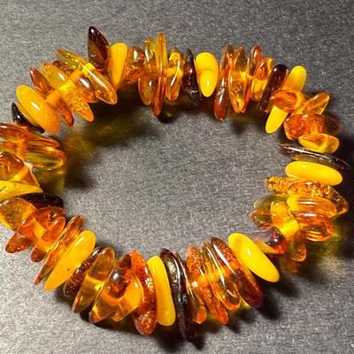 Vintage Genuine Baltic Amber Stretch Bracelet in VG Preowned Condition from an Estate, Standard Size and Approx 1/2" Wide.