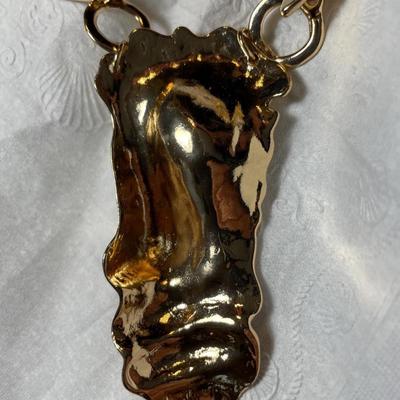 Vintage Gold-tone Unusual Face/Nose Pendant Necklace Adjustable in VG Preowned Condition as Pictured.