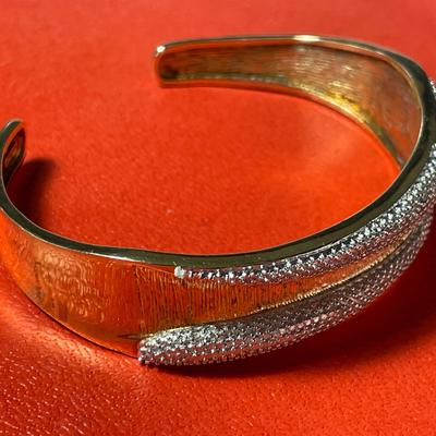 Vintage Preowned Sterling Silver 2-Tone Standard Size Cuff Bracelet 24.7 Grams TW in Good Condition as Pictured.