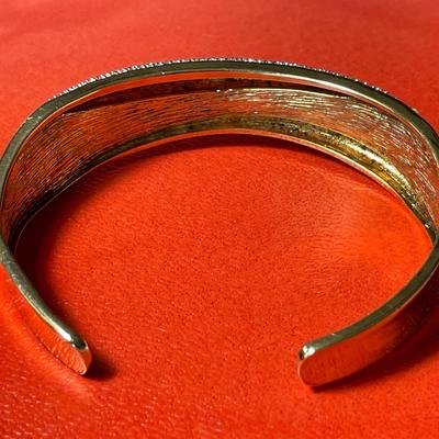 Vintage Preowned Sterling Silver 2-Tone Standard Size Cuff Bracelet 24.7 Grams TW in Good Condition as Pictured.