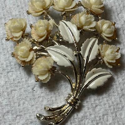 Vintage JJ Designer Enameled & Celluloid Carved Flower Pin/Brooch in VG Preowned Condition as Pictured.