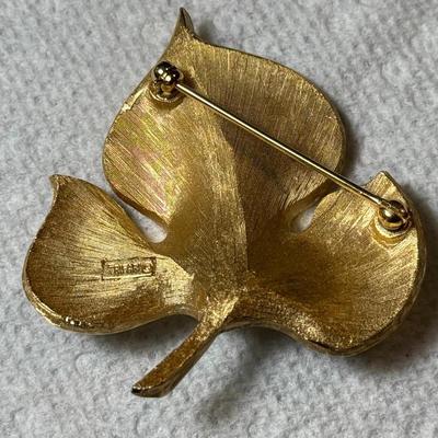 Vintage Trifari Gold-tone Metal Leaf Pin/Brooch in VG Preowned Condition as Pictured.