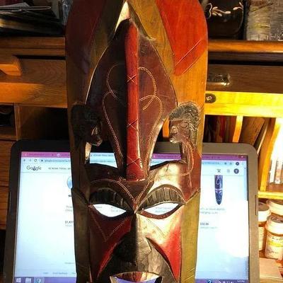 Made in Kenya Carved Wooden Wedding / Friendship Mask Wall Hanger Preowned from an Estate 17” x 7”.