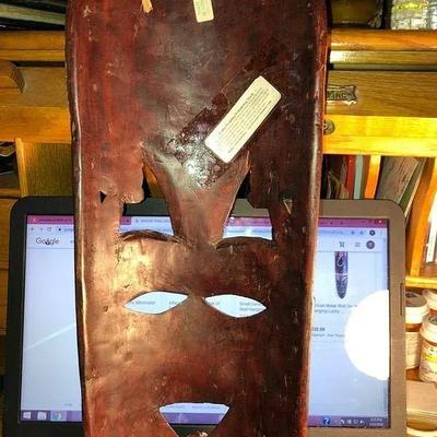 Made in Kenya Carved Wooden Wedding / Friendship Mask Wall Hanger Preowned from an Estate 17” x 7”.