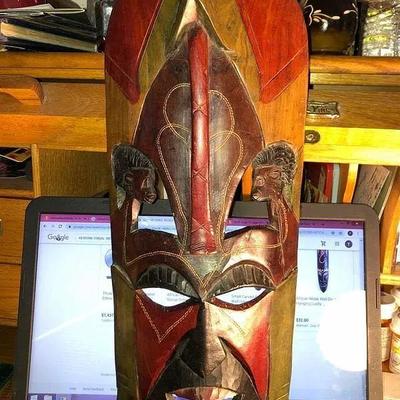 Made in Kenya Carved Wooden Wedding / Friendship Mask Wall Hanger Preowned from an Estate 17” x 7”.