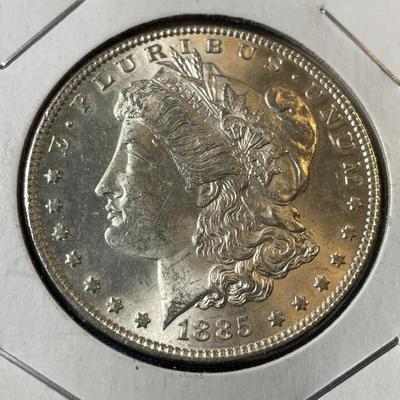 1885-P UNCIRCULATED CONDITION MORGAN SILVER DOLLAR (COIN #8).