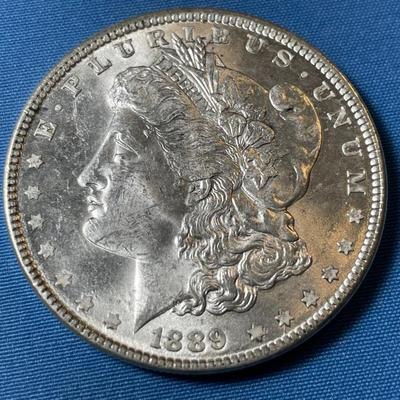 1889-P UNCIRCULATED CONDITION MORGAN SILVER DOLLAR (COIN #14).