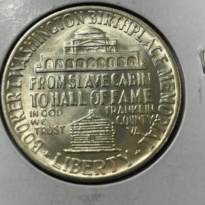 BOOKER T. WASHINGTON 1946-P UNCIRCULATED CONDITION COMMEMORATIVE SILVER HALF DOLLAR COIN AS PICTURED.