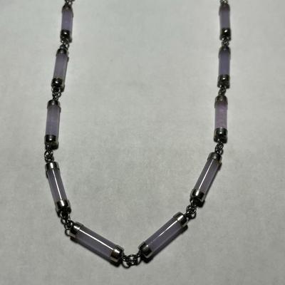Vintage Dainty Preowned Sterling Silver Lavender Jade Tub Necklace 17" Long in Good Preowned Condition.